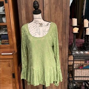 Slinky Brand Lace Scoop Neck Peplum Top in Light Green